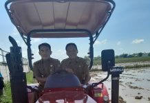 Kementerian Pertanian RI Serahkan Bantuan Satu Unit Traktor Besar Untuk Kelompok Tani Desa Di Sidamulya