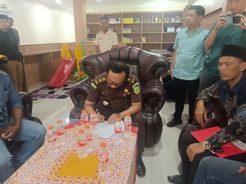 ORASI GEMI TUNTUT : Kejaksaan Negeri Indramayu Desak Tetapkan Tersangka Dugaan TPPU Rp 2 Miliar Libatkan ‘’Nurpan’’Dirut Perumdam TDA