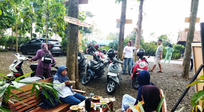 Warung Mimi Encas Di Majalengka Tawarkan Makan Sepuasnya, Bayar Seikhlasnya