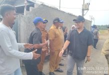Ditjen Mineral Kementerian ESDM Dewi Agus K Dengan Anggota Komisi V DPR-RI Fraksi Golkar Daniel Mutaqim Resmikan 10 Unit Sumur Bor Untuk Air Bersih Desa Sumbon Indramayu