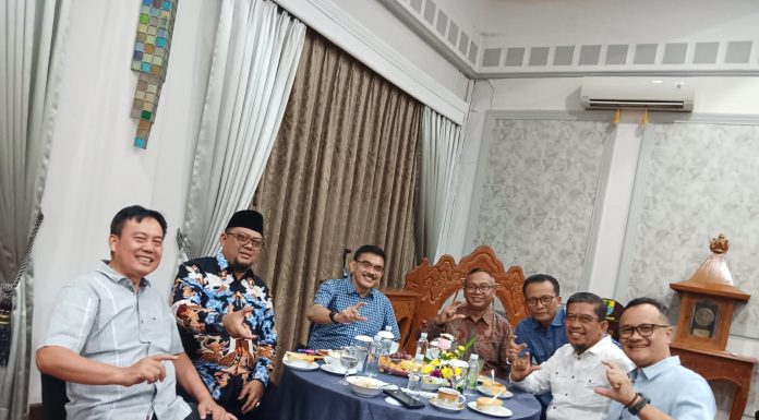 Kadiskominfo Indramayu Kunjungi Stand UMKM Indramayu Di Event Porsenitas XIII Kunci Bersama Acara Gebyar Konser Hari Jadi Ke-599 Cirebon