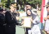 Guru Inovatif & Dedikatif Jabar Elin Herlina M.Pd. Raih Penghargaan Dari Kapolres Indramayu di Hari Bhayangkara ke-80