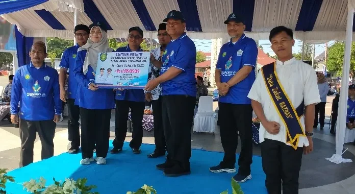 Pemkab Indramayu Hibahkan Dana Rp 13 Miliar Untuk 3.611 Guru MDT Dan Guru Honorer