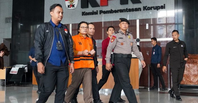 KPK-Tahan-Tersangka-Dugaan-Penerimaan-Gratifikasi-di-Lingkungan-Sekretariat-Jenderal-MPR-RI-image_large