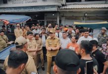 Bupati Deliserdang dr H Asri Ludin Tambunan Tinjau Pasar Rakyat Tanjung Morawa Kaji Penataan Pedagang Di Jalan Perintis Kemerdekaan