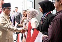Presiden Prabowo Temui Mahasiswa Indonesia Sambut Kedatangan Di Vladivostok Rusia